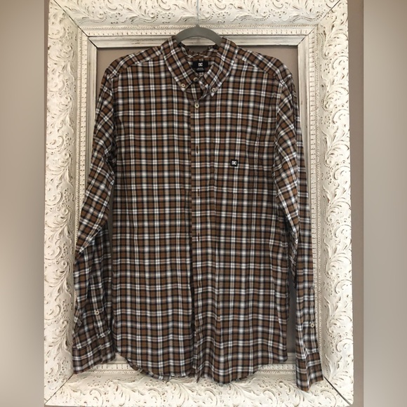 DC Long sleeve plaid button down shirt. Size M - Picture 1 of 6